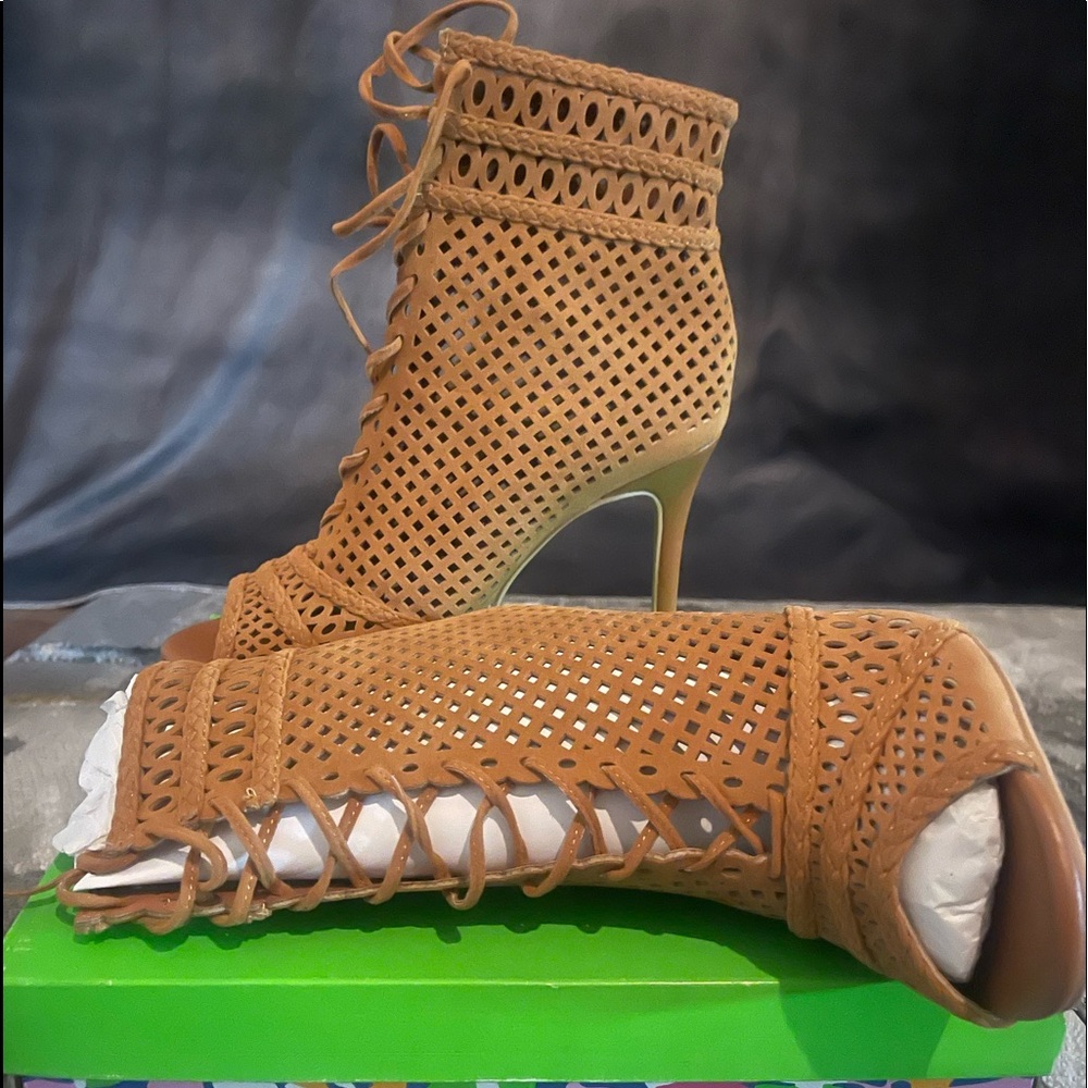 Laced up heels Chestnut